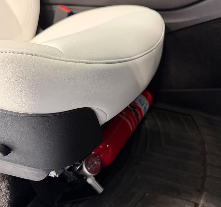 Tesla Model Y Brandsläckarfäste