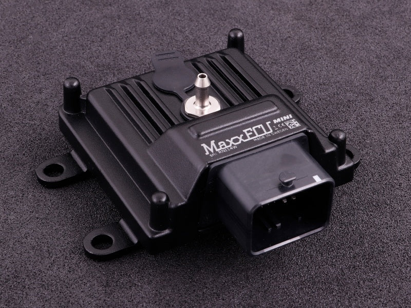 MaxxECU med Volvo B230 PnP-Motorhärva