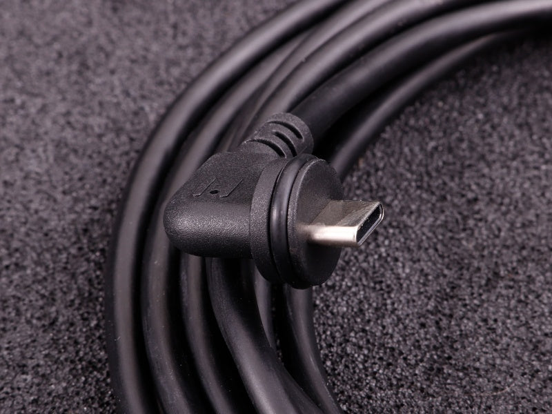 MaxxECU GEN2 kommunikationskabel (USB-C till USB-A) vinklad