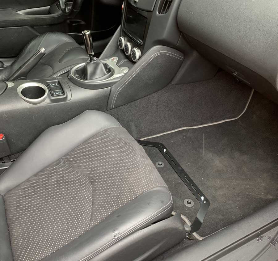 Nissan 370z Brandsläckarfäste