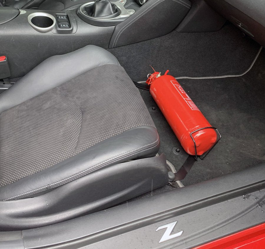 Nissan 370z Brandsläckarfäste