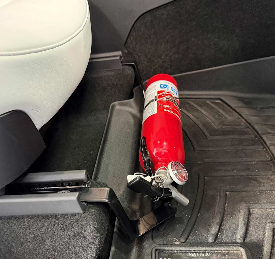 Tesla Model Y Brandsläckarfäste
