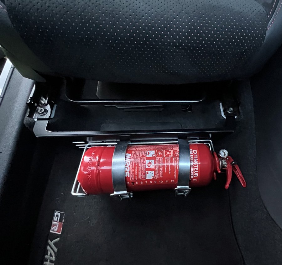 Toyota GR Yaris Brandsläckarfäste V1